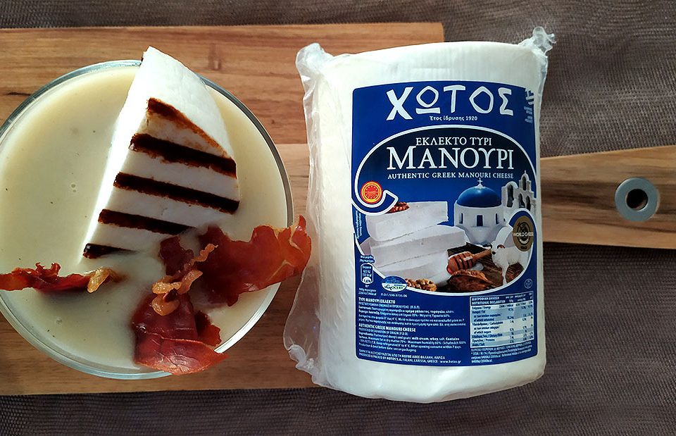 Σούπα βελουτέ κουνουπίδι με ψητό μανούρι και τραγανό χαμόν σεράνο